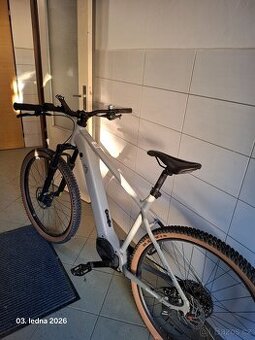 Zánovní  horské elektrokolo PEAK 709 + příslušenství