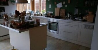 Rohová linka s ostrůvkem a spotřebiči,6377