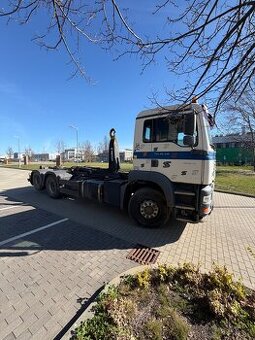 Hákový nosič kontejnerů MAN TGA 28.410