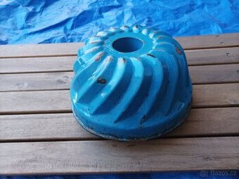 Smaltovaná modrá forma na bábovku