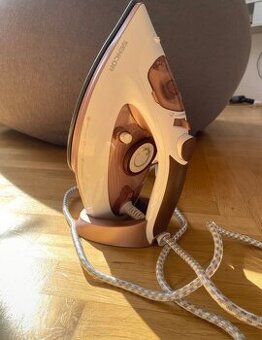 Napařovací žehlička SENCOR