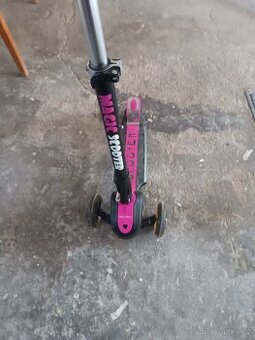 DĚTSKÁ KOLOBĚŽKA MILLY MALLY MAGIC SCOOTER RED
