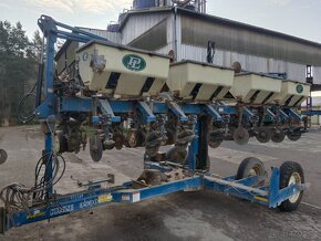 Kinze 3500 8R - 1