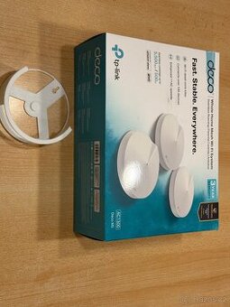 Wi-Fi systém TP-Link Deco M5 (3-Pack) a 1x držák na zeď