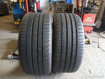 2xletní pneu 245/40/18. Nokian.