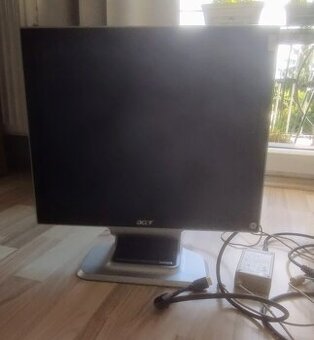 Monitor s propojovacím kabelem