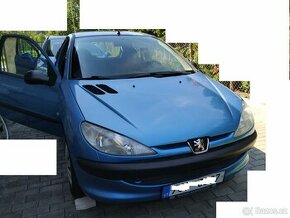 Modrý Peugeot 206, 44 kW, 1 124 ccm