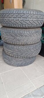 Zimní pneu říjen 215/60/16