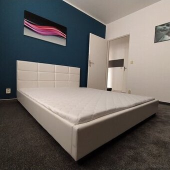 Moderní postel dvoulůžko z eco kůže včetně matrace