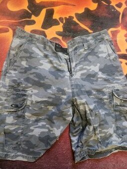OAKLEY cargo šortky vel . 36 stav 9/10 , stav viz foto mir
