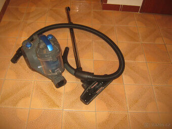 Prodám používaný bezsáčkový vysavač Silver Crest 850 W.