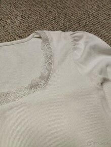 Dámské tričko s krajkou