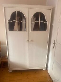 Starožitná skříň