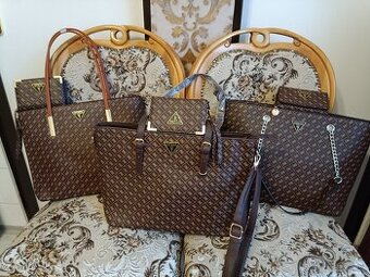 Nová Kabelka Guess s peněženkou a popruhem v 5 barvách.