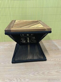 Perfektní moderní designový stolek – nový