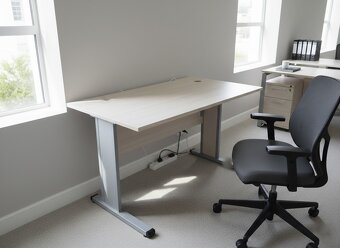 Kancelářské stoly a křesla