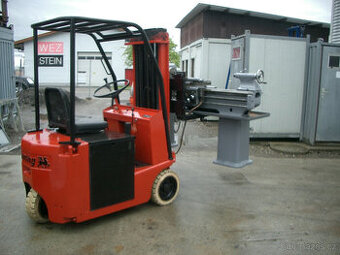 Elektrický vysokozdvižný vozík Lansing s triplexním stožárem