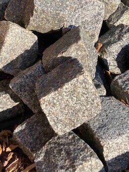 Žulové dlažební kostky