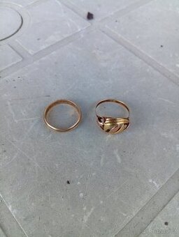 Prodám 2 zlaté prstýnky.