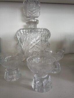 Skleněný broušený set s karafou