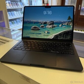 Macbook Air 13”(2022) Midnight, krásný stav