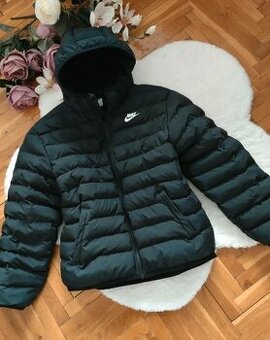 Chlapecká černá zimní bunda Nike vel. 158 - 170cm