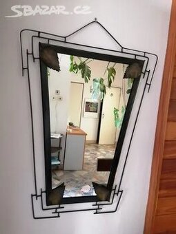 Staré kované zrcadlo