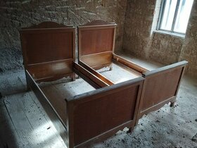Stará skříň a postele