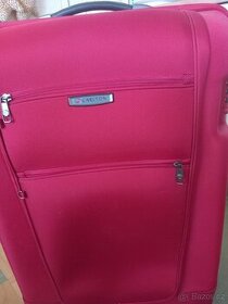 cestovní kufr na kolečkách červený