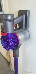 Dyson V7