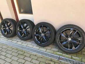 Škoda Octavia III, letní kola černé Trius 17, pneu Dunlop 22