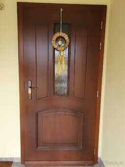 Vchodové dveře masivní, garážová vrata masiv
