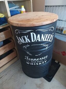 Sud , bedna Jack Daniels