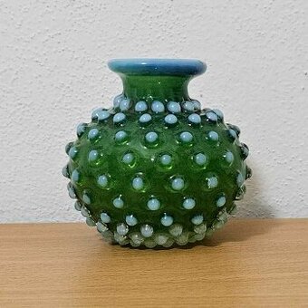 STAROŽITNÁ VÁZIČKA - OPALESCENTNÍ SKLO
