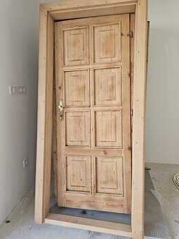 Celodřevěné dveře se zárubněmi 6 ks
