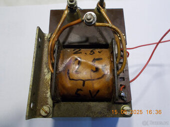 transformátor 2x 2.5v  = 5v