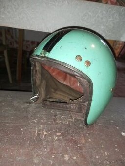 Retro helma