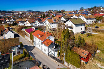 Prodej, rodinný dům se dvěma bytovými jednotkami, 213 m², Re