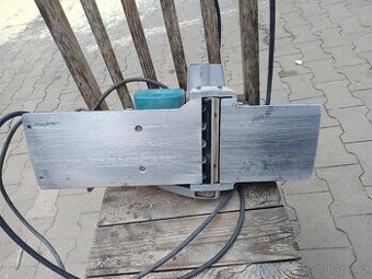 Velký elektrický hoblík