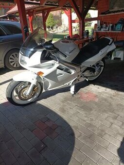 Prodám VFR 750 rc36 - 1