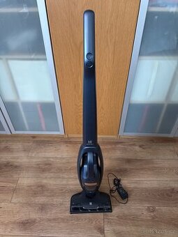Tyčový AKU vysavač Electrolux WELL Q7 - 1