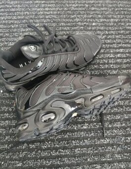 Nike Air Max Plus "Triple Black"
