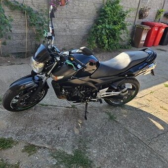 Suzuki gsr 600