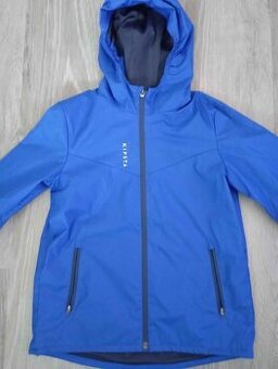 Dětská fotbalová nepromokavá bunda Kipsta z Decathlonu, vel.