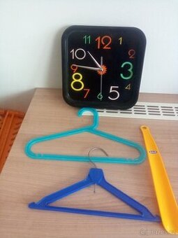 Dětské hodiny a ramínka