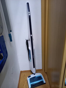 Parní čistič na podlahy