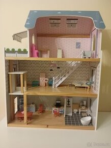 dřevěný domeček pro panenky