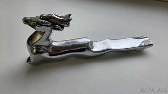 Jelen na kapotu Volha GAZ 21