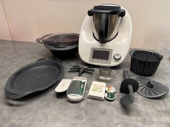 Thermomix TM5 s plným příslušenstvím, v perfektním stavu