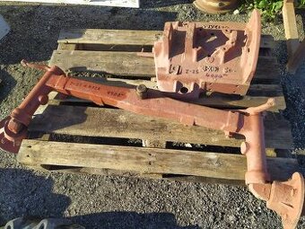 Použité díly Zetor 25 - přední náprava s koly, litinová vana